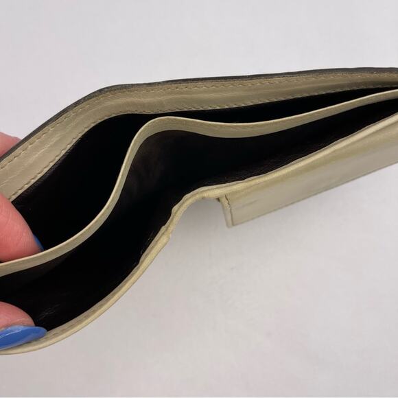 Gucci Ivory Monogram Leather Bifold Wallet - Picture 8 of 12